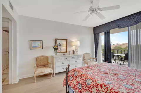 Bedroom - 800 Ocean Dr #404, Juno Beach, FL 33408 photo 4 of 4