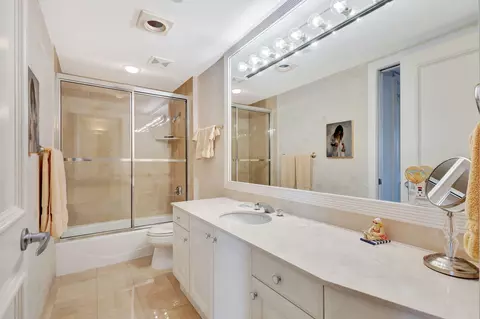 Bath - 800 Ocean Dr #404, Juno Beach, FL 33408 photo 4 of 5
