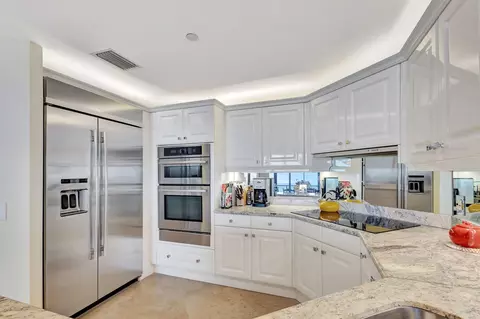 Kitchen - 800 Ocean Dr #404, Juno Beach, FL 33408 photo 4 of 6