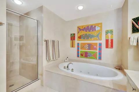 Bath - 800 Ocean Dr #404, Juno Beach, FL 33408 photo 2 of 5