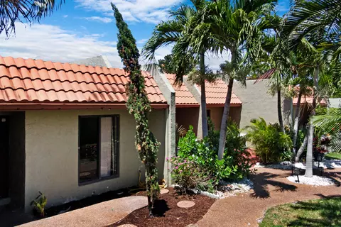 153 SE 7th St #G-1, Deerfield Beach, FL 33441