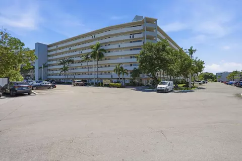 1750 NE 191st St #811, North Miami Beach, FL 33179