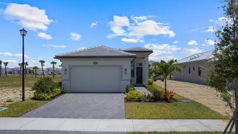 8065 SW Andrea Way, Port St Lucie, FL 34987