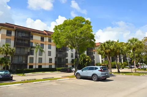 5570 NW 44th St #318A, Lauderhill, FL 33319