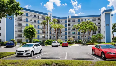 4640 W Lucerne Lakes Blvd W #205, Lake Worth, FL 33467