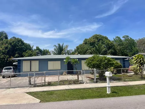 915 SW 4th St, Delray Beach, FL 33444