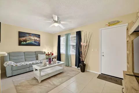23 Lake Vista Trl #204, Port Saint Lucie, FL 34952