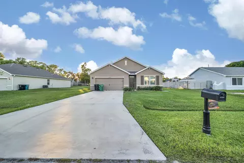 2538 SE Rock Springs Dr, Port Saint Lucie, FL 34952