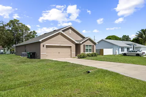 2538 SE Rock Springs Dr, Port Saint Lucie, FL 34952