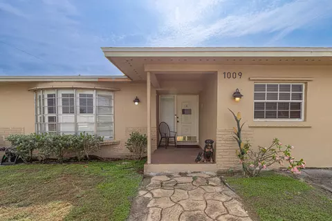 1009 NE 18th St, Belle Glade, FL 33430
