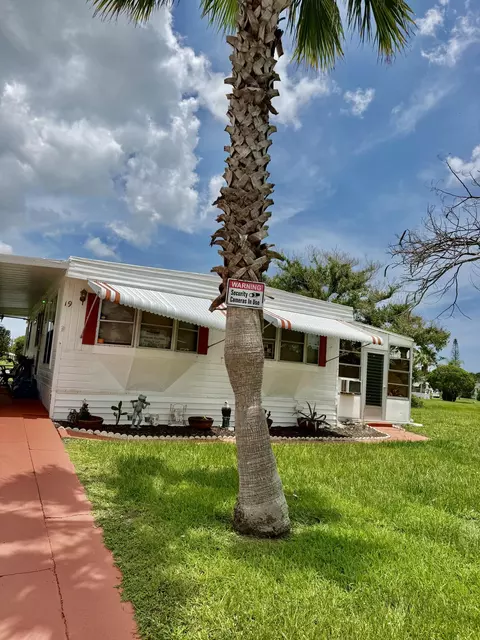 19 Rio Verde Way, Port Saint Lucie, FL 34952