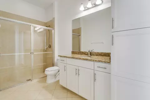 Bath - 119 Steeple Cir, Jupiter, FL 33458 photo 2 of 3
