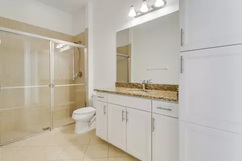 Bath - 119 Steeple Cir, Jupiter, FL 33458 photo 2 of 3