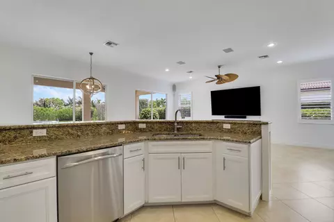 Kitchen - 119 Steeple Cir, Jupiter, FL 33458 photo 4 of 4