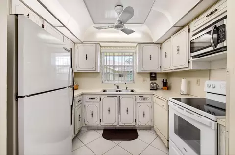 Kitchen - 14290 Nesting Way #A, Delray Beach, FL 33484 photo 3 of 5