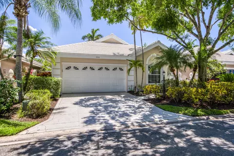 206 Canterbury Dr W, Palm Beach Gardens, FL 33418