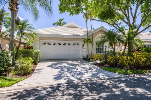 206 Canterbury Dr W, Palm Beach Gardens, FL 33418