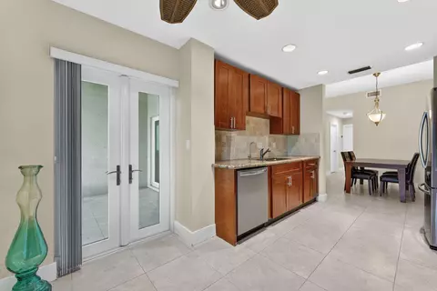 Kitchen - 16353 Malibu Dr #61, Weston, FL 33326 photo 3 of 3