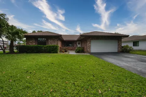 935 NW 110th Ln, Coral Springs, FL 33071