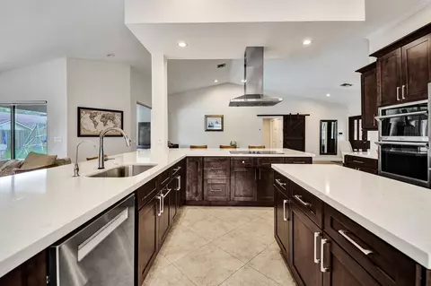 10050 NW 14th St, Plantation, FL 33322