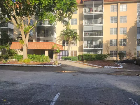 4160 Inverrary Dr #311, Lauderhill, FL 33319
