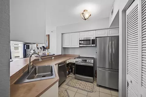 Kitchen - 6450 W Sample Rd #6450, Coral Springs, FL 33067 photo 1 of 3
