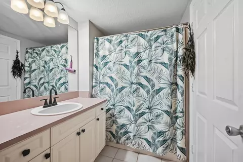 Bath - 6450 W Sample Rd #6450, Coral Springs, FL 33067 photo 3 of 3