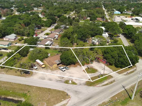 902 Angle Rd, Fort Pierce, FL 34947