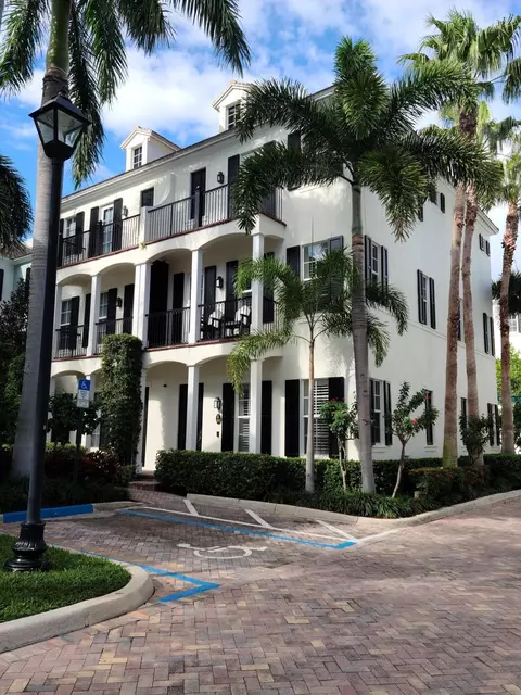 134 Madison Ln, Delray Beach, FL 33444