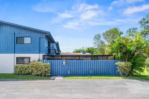 4585 Holly Lake Dr, Lake Worth, FL 33463