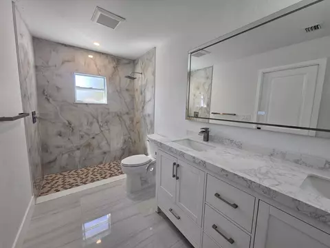 Bath - 2964 NW 36th Ave, Okeechobee, FL 34972 photo 1 of 3