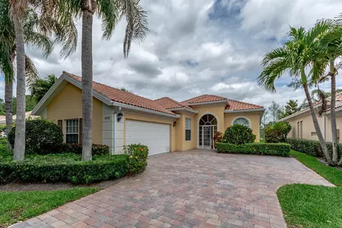 4705 Dovehill Dr, Palm Beach Gardens, FL 33418