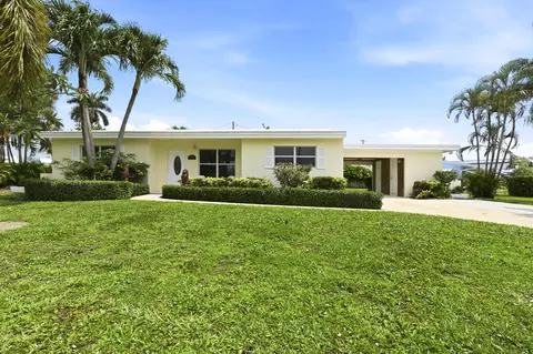 1452 Crest Dr, Lake Worth, FL 33461