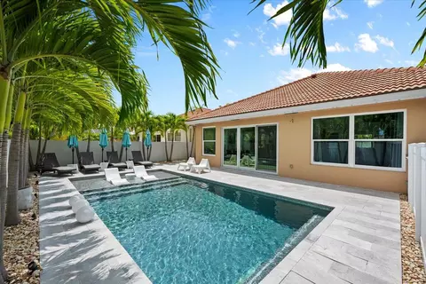 Exterior - 169 Hampton Cir, Jupiter, FL 33458 photo 3 of 10