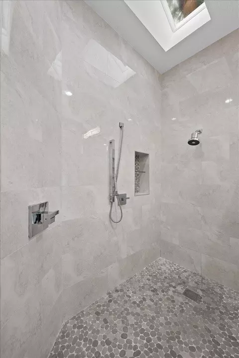 Bath - 169 Hampton Cir, Jupiter, FL 33458 photo 3 of 4
