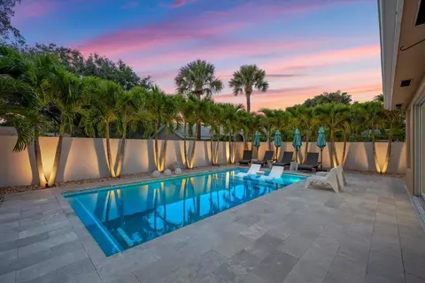 Exterior - 169 Hampton Cir, Jupiter, FL 33458 photo 5 of 10
