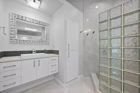Bath - 169 Hampton Cir, Jupiter, FL 33458 photo 1 of 4