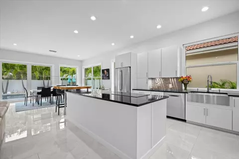Kitchen - 169 Hampton Cir, Jupiter, FL 33458 photo 3 of 4