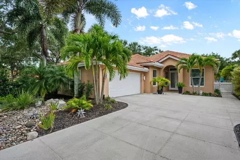 Exterior - 169 Hampton Cir, Jupiter, FL 33458 photo 9 of 10