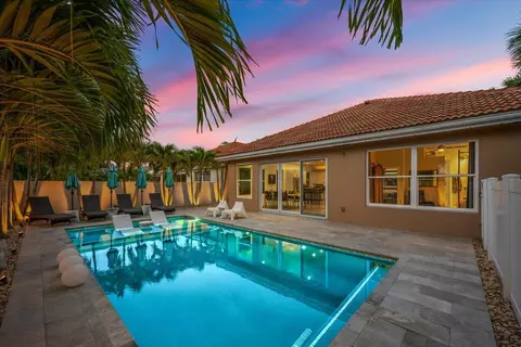 Exterior - 169 Hampton Cir, Jupiter, FL 33458 photo 8 of 10