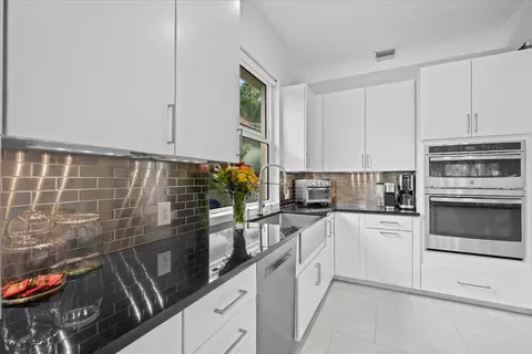 Kitchen - 169 Hampton Cir, Jupiter, FL 33458 photo 2 of 4