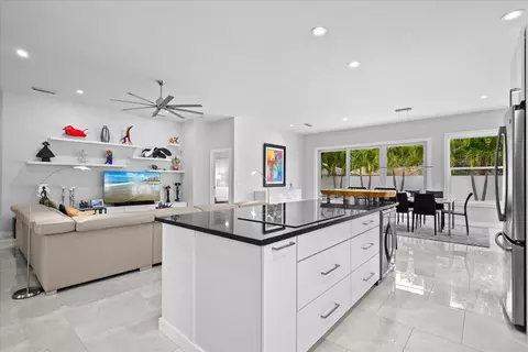 Kitchen - 169 Hampton Cir, Jupiter, FL 33458 photo 4 of 4