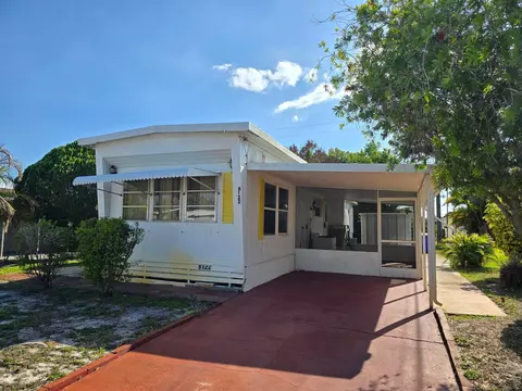 8122 SE Skylark Ave, Hobe Sound, FL 33455