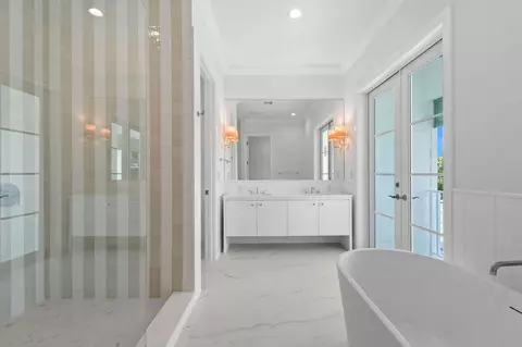 Bath - 91 Golfview Dr, Tequesta, FL 33469 photo 8 of 13