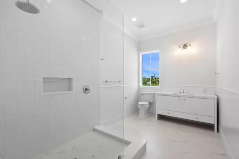 Bath - 91 Golfview Dr, Tequesta, FL 33469 photo 10 of 13