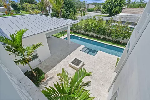Exterior - 91 Golfview Dr, Tequesta, FL 33469 photo 6 of 15