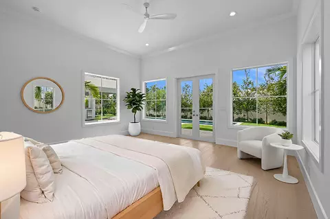 Bedroom - 91 Golfview Dr, Tequesta, FL 33469 photo 1 of 9
