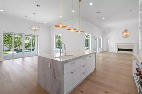 Living - 91 Golfview Dr, Tequesta, FL 33469 photo 3 of 5