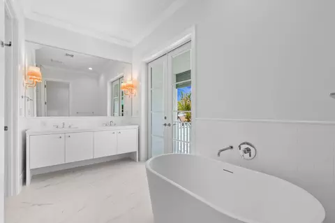 Bath - 91 Golfview Dr, Tequesta, FL 33469 photo 9 of 13