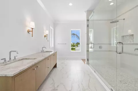 Bath - 91 Golfview Dr, Tequesta, FL 33469 photo 7 of 13